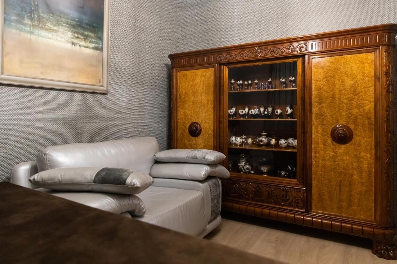 Hotel "Mandarin Clubhouse" Kharkiv Eksteriør bilde