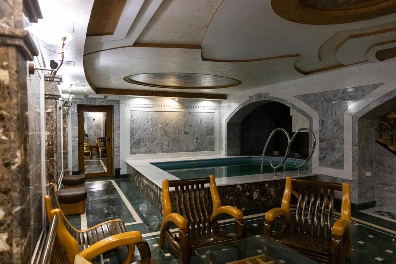 Hotel "Mandarin Clubhouse" Kharkiv Eksteriør bilde