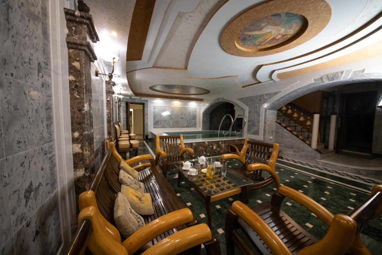 Hotel "Mandarin Clubhouse" Kharkiv Eksteriør bilde