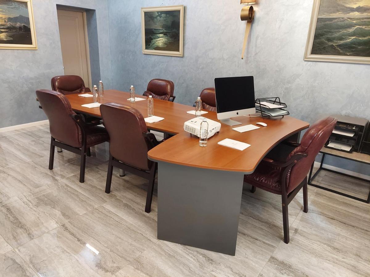 Hotel "Mandarin Clubhouse" Kharkiv Eksteriør bilde
