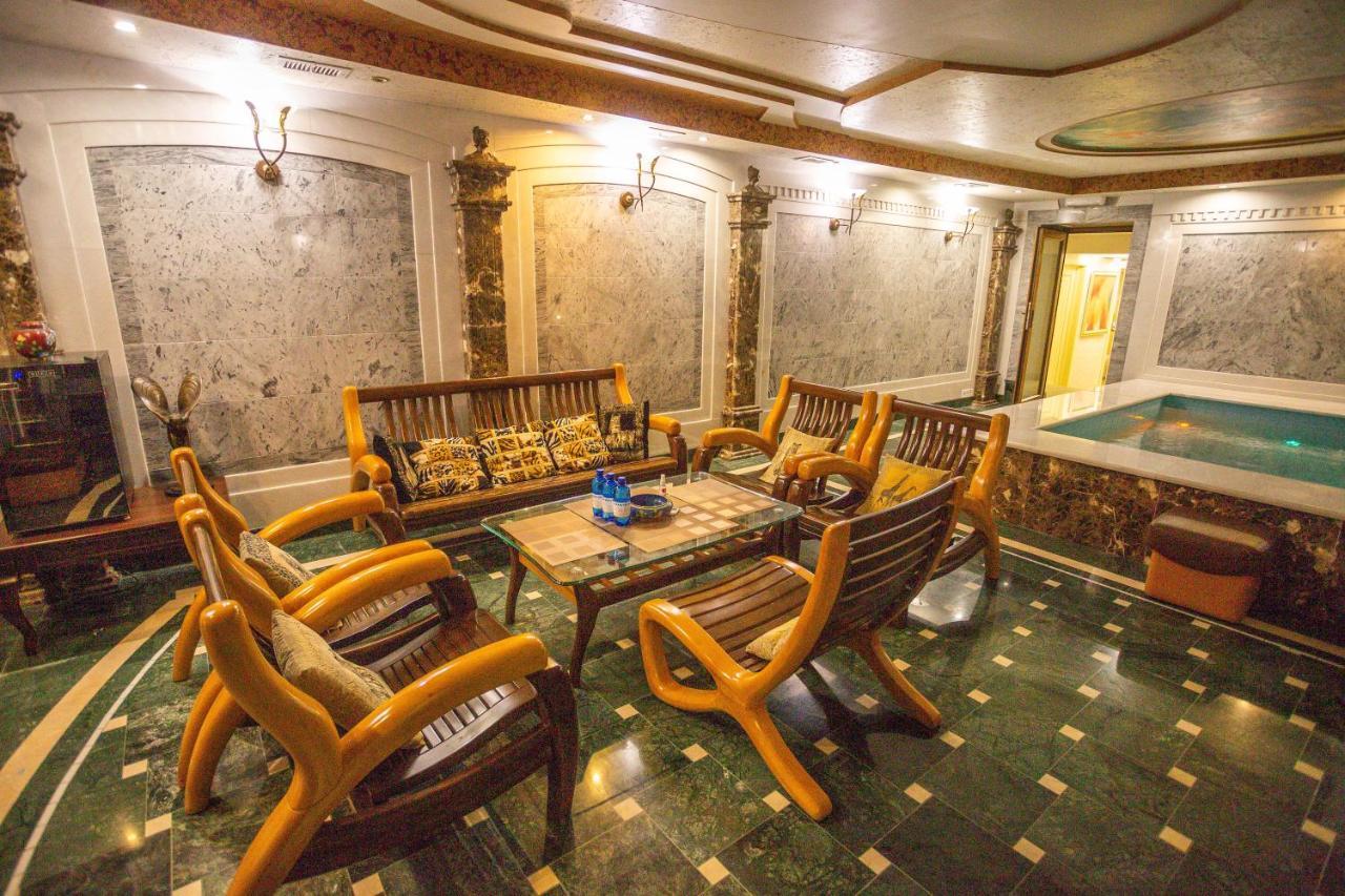 Hotel "Mandarin Clubhouse" Kharkiv Eksteriør bilde