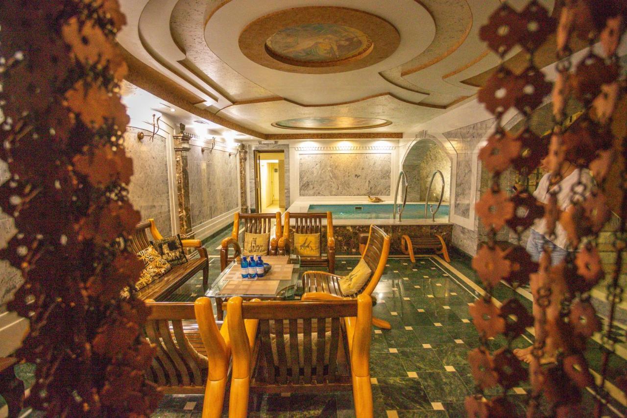 Hotel "Mandarin Clubhouse" Kharkiv Eksteriør bilde